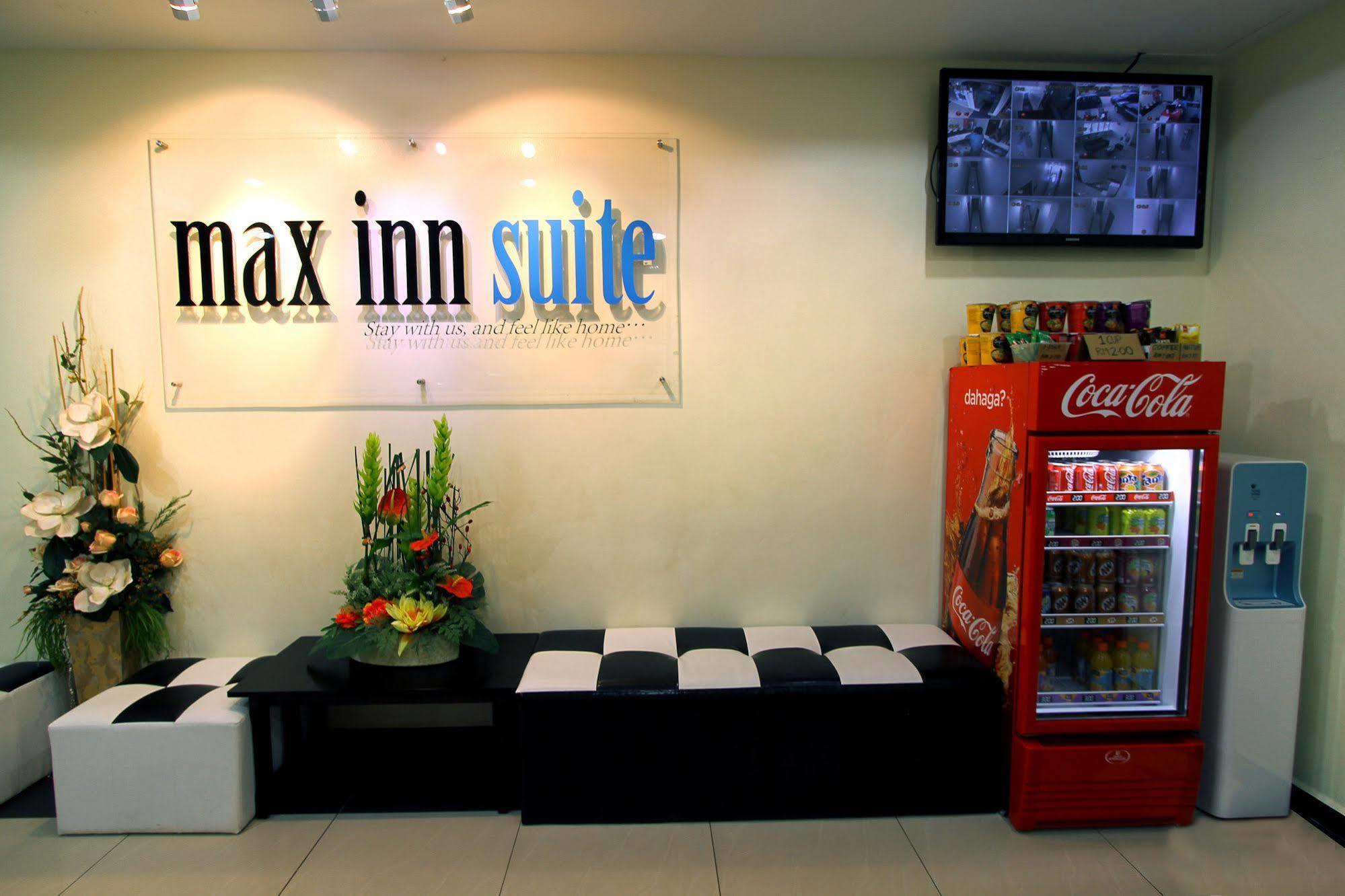 Max Inn Hotel Parit Raja Exterior foto